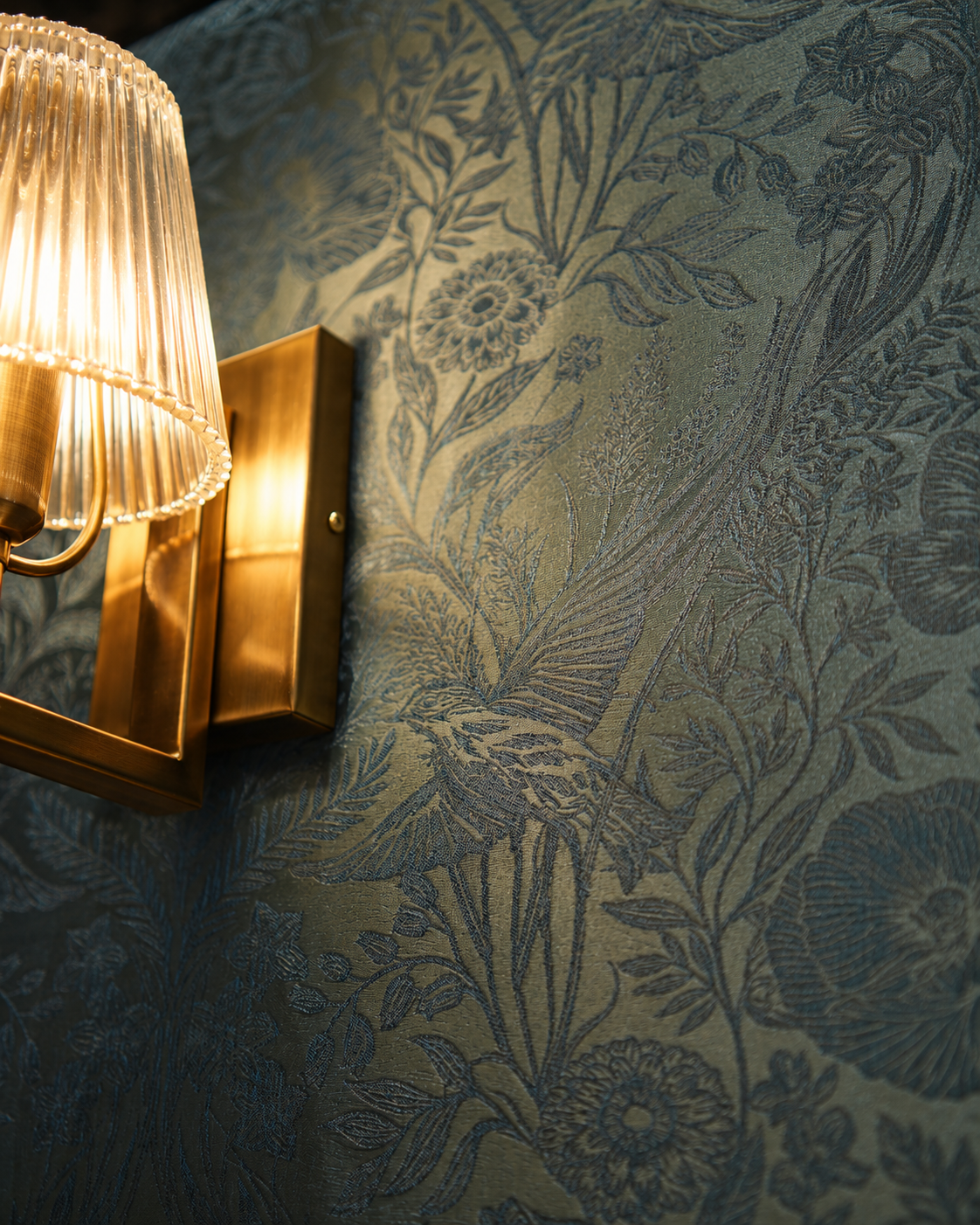 Lamp and wallpaper detail at the Footsee boutique