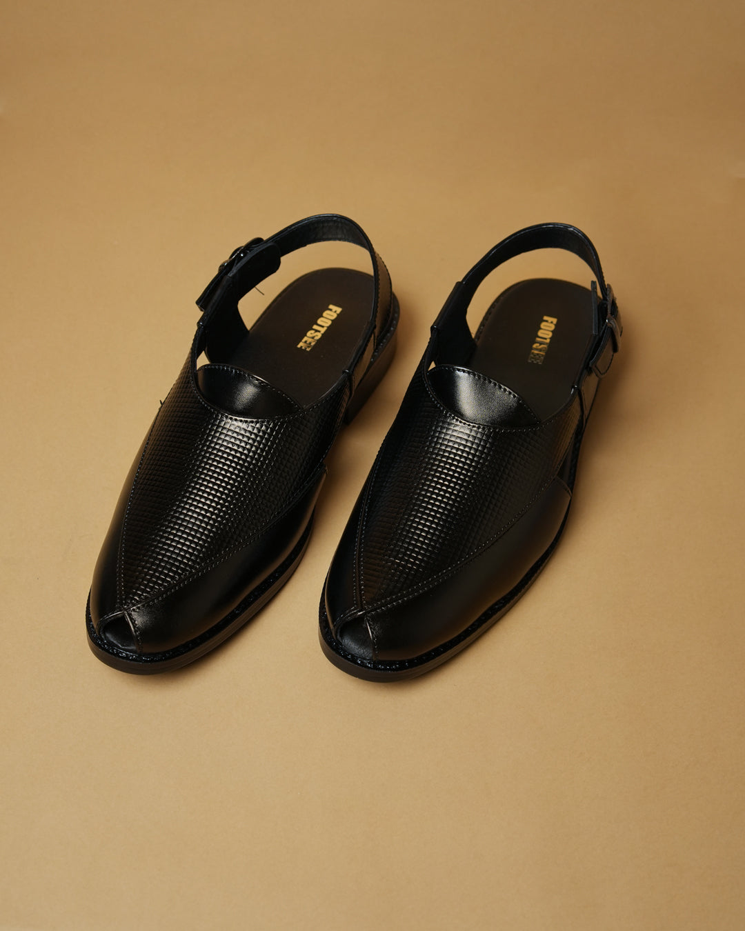 Raahi – Black