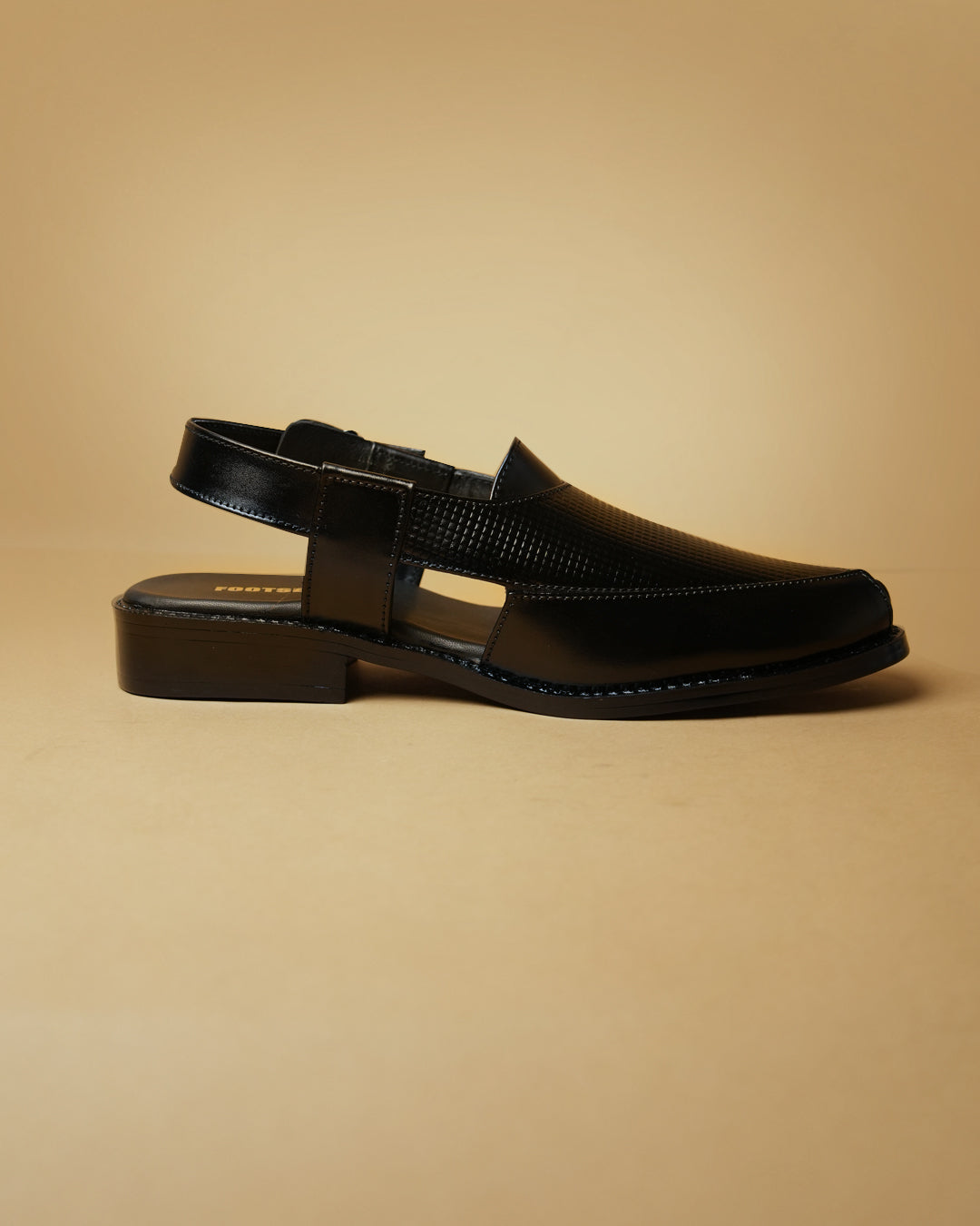Raahi – Black
