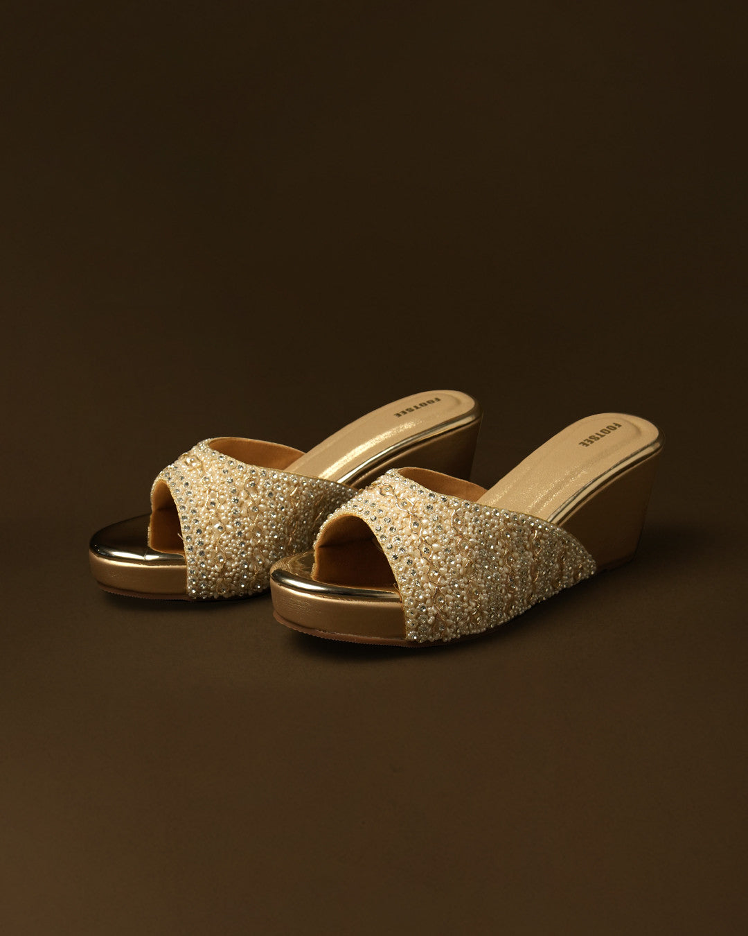 Goldrush Gold Wedge Slide view 4