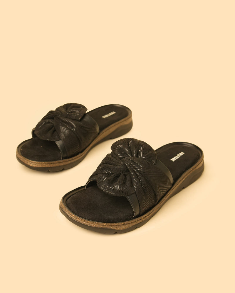 Twirl Black Knot-Detail Flat Slide