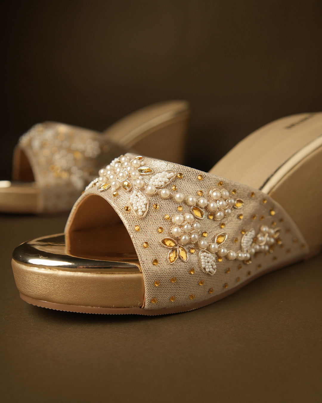 Juhi Gold Wedge Slide view 3