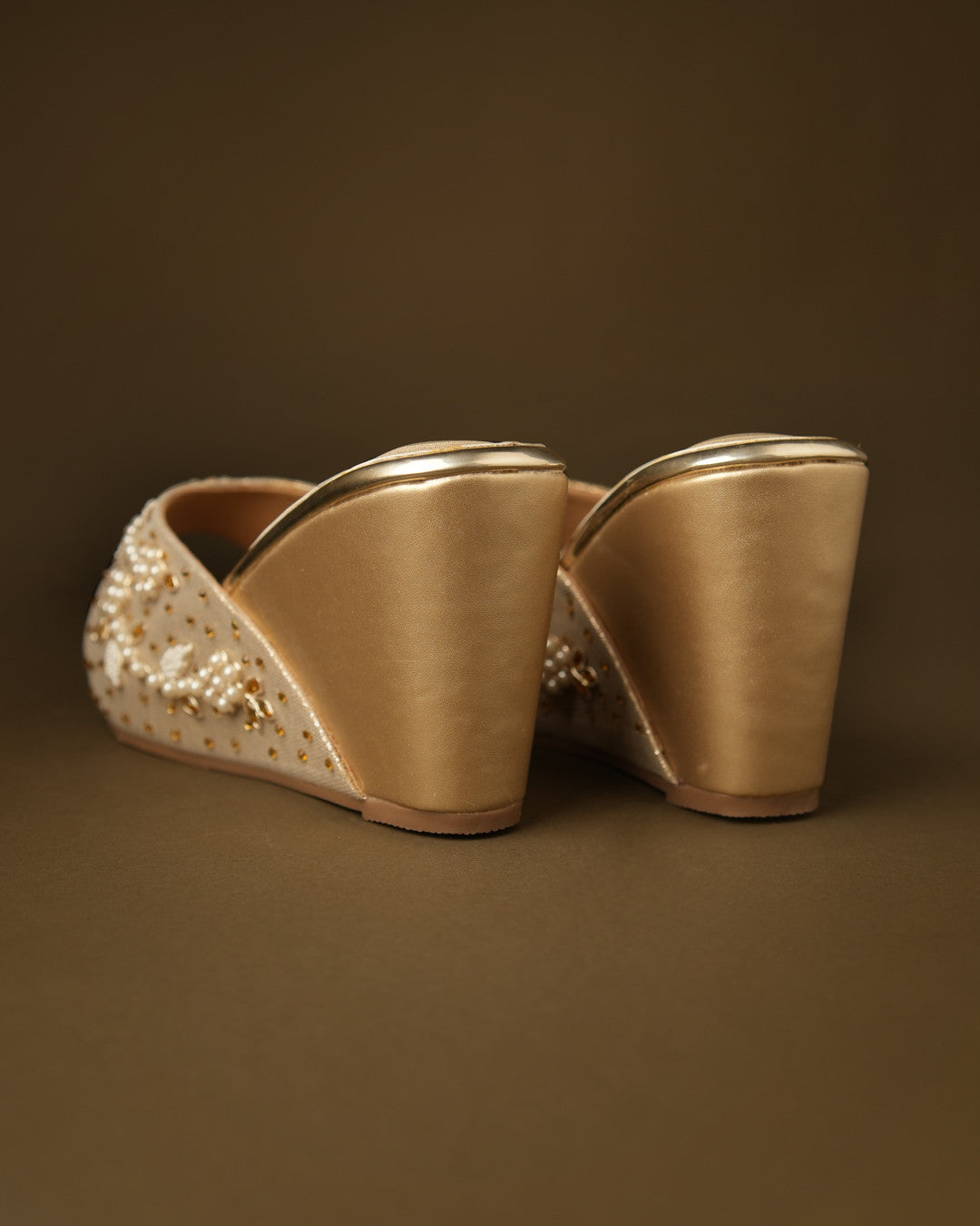 Juhi Gold Wedge Slide view 4
